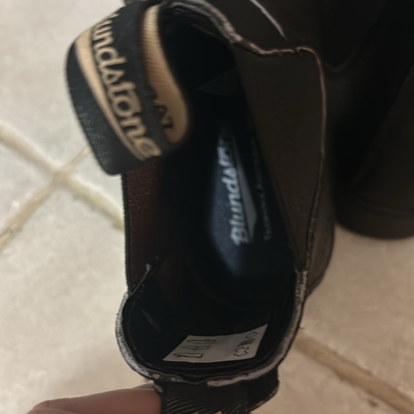 Like New Blundstones - Picture 3 of 6